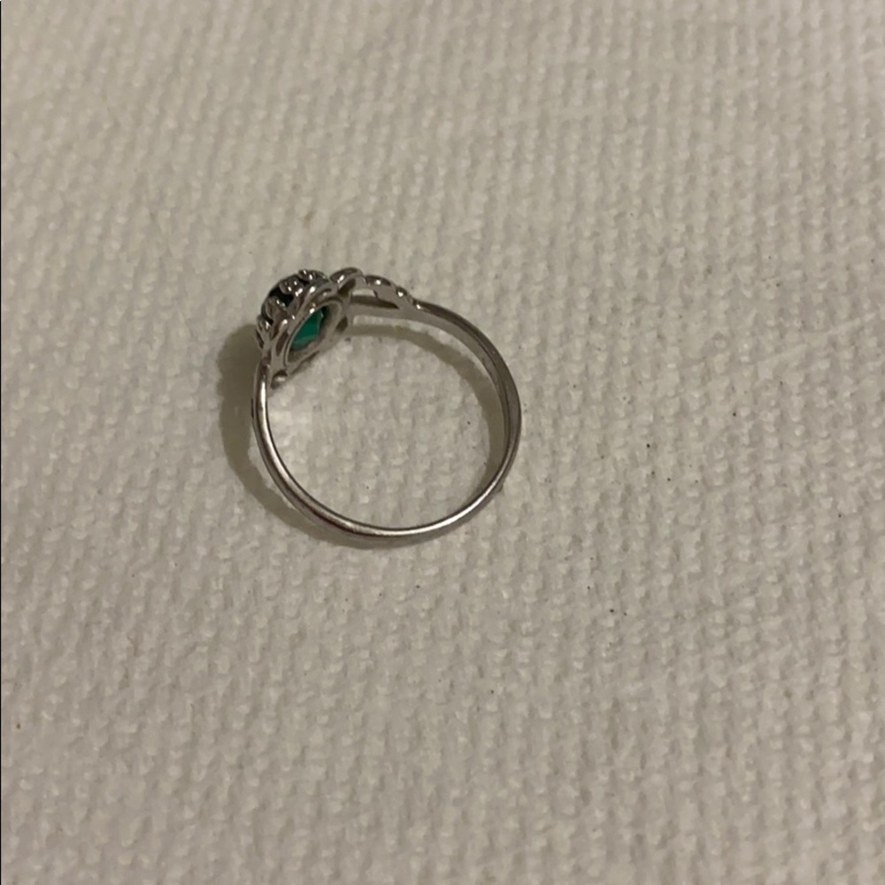 Sterling silver and green stone ring - Picture 2 of 5